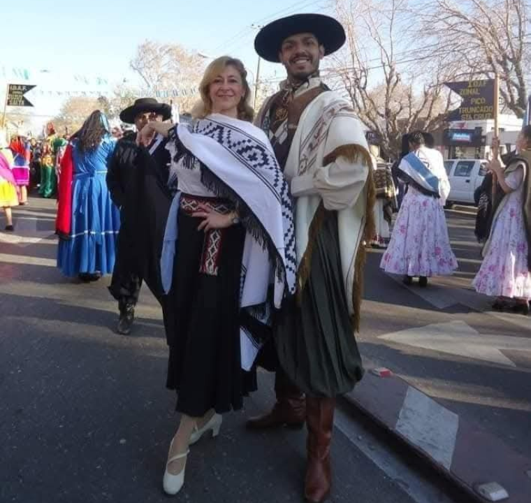 Danzas Folklóricas Jóvenes 6